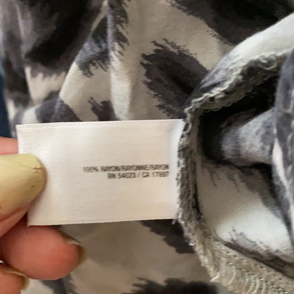 Old Navy Rayon print Tank Sz L women’s - Picture 5 of 5